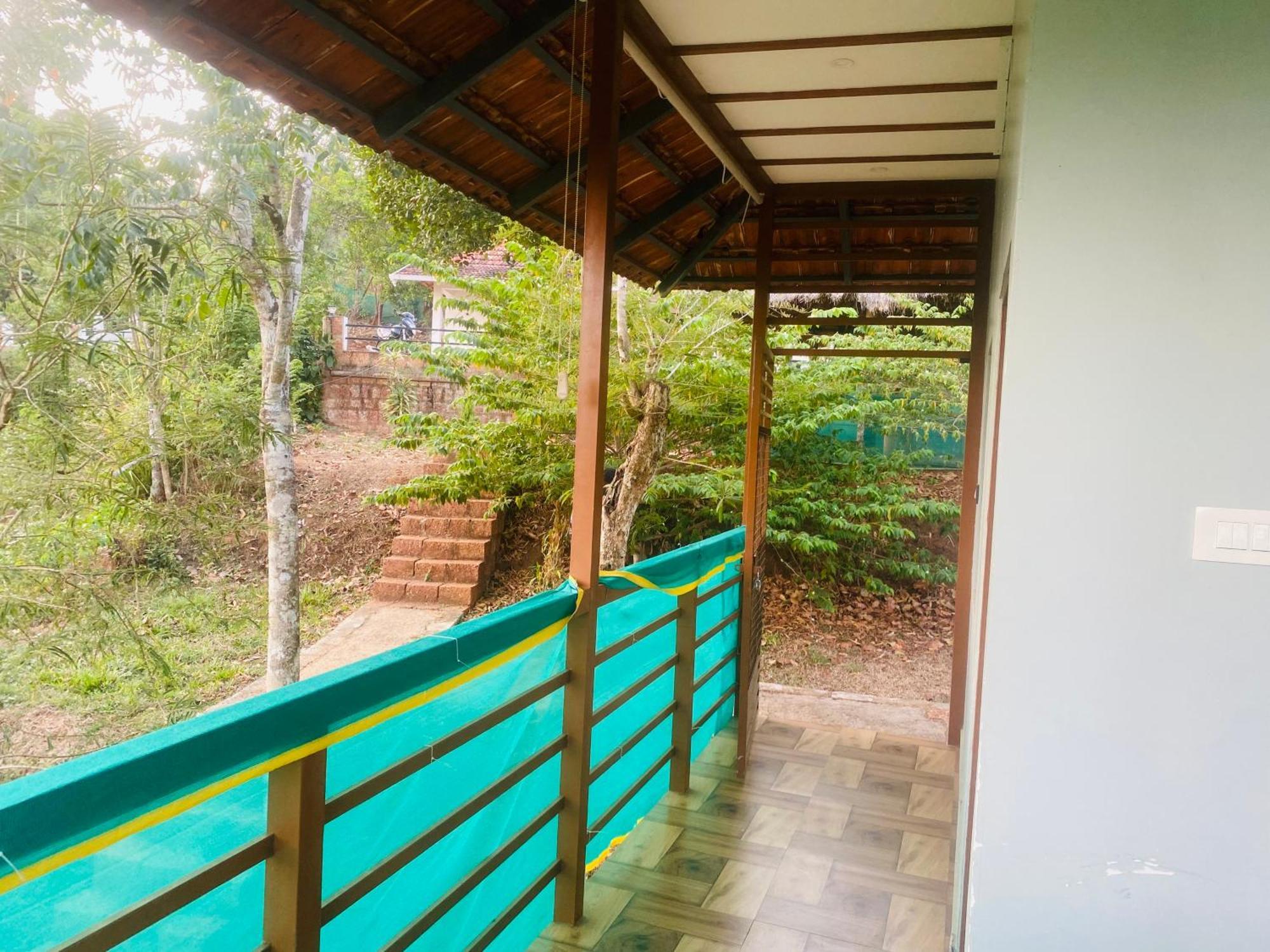 Happydays Hut Villa Mananthavady Exterior photo
